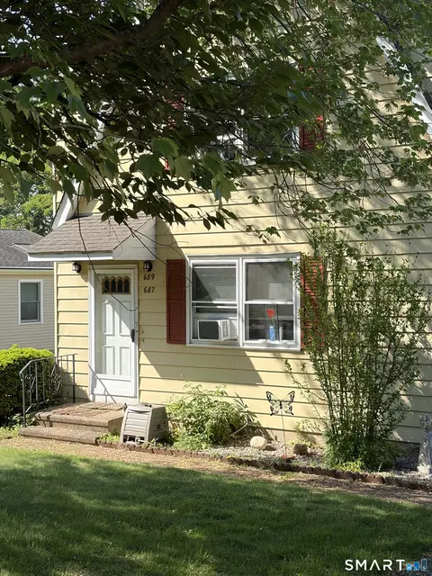 687-689 W Main St, Branford, CT 06405