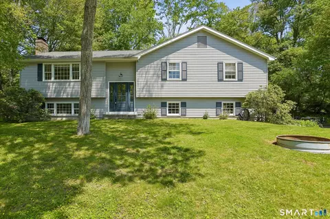 29 Ravenwood Rd, North Stonington, CT 06359