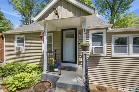 21 Arlington Rd, Coventry, CT 06238