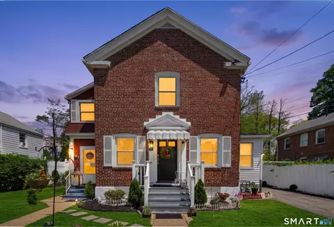 31-33 Plymouth St, Bridgeport, CT 06610