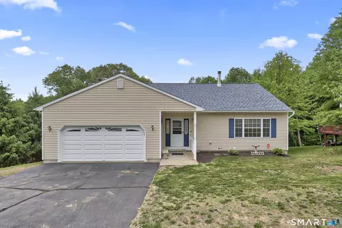 45 Wisteria Dr, Naugatuck, CT 06770