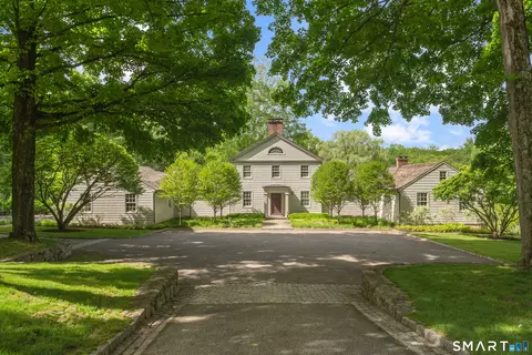 25 Father Peters Ln, New Canaan, CT 06840
