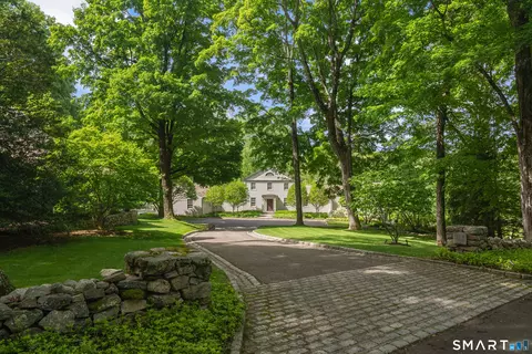 25 Father Peters Ln, New Canaan, CT 06840