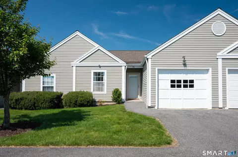 46 Elizabeth Cir #46, Sandy Hook, CT 06482