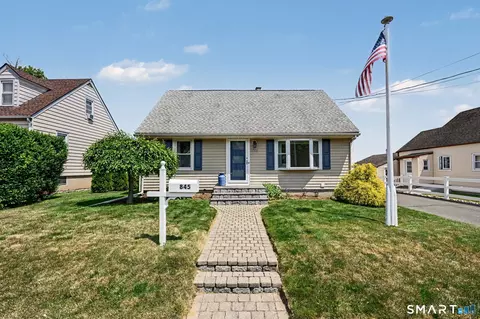 845 Knapps Hwy, Fairfield, CT 06824