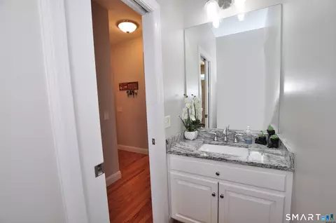 Entry Way - 20 Miller Ter, Windsor Locks, CT 06096 photo 1 of 5