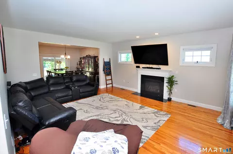 Living - 20 Miller Ter, Windsor Locks, CT 06096 photo 1 of 2