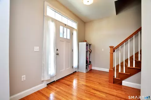 Entry Way - 20 Miller Ter, Windsor Locks, CT 06096 photo 3 of 5