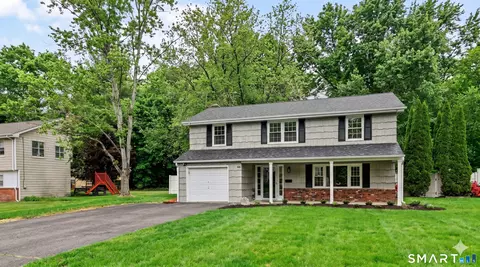 44 Barmore Dr W, Stamford, CT 06905