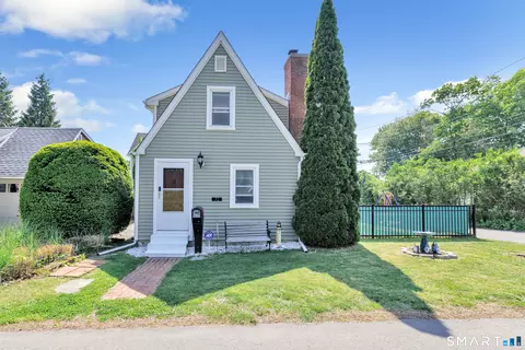 32 Peak Ave, Milford, CT 06460