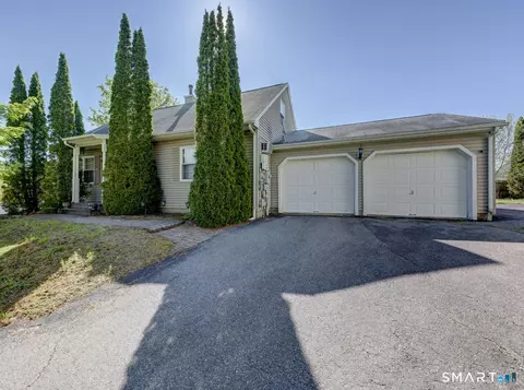 31 Augustyn Ct, Torrington, CT 06790
