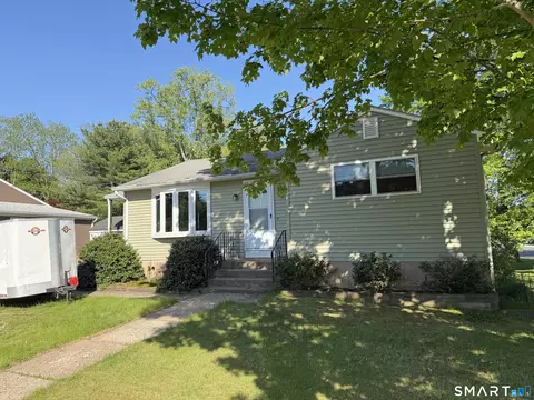 12 Cross St, Portland, CT 06480