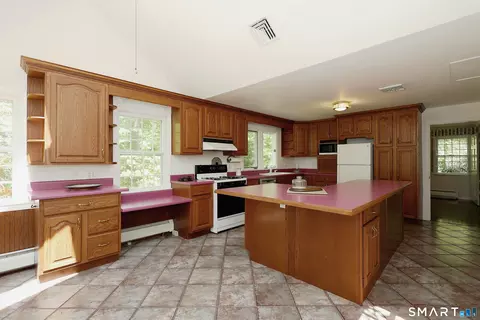 Kitchen - 35 Deer Spring Rd, Redding, CT 06896 photo 2 of 4