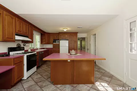 Kitchen - 35 Deer Spring Rd, Redding, CT 06896 photo 3 of 4