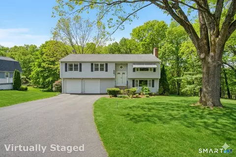 4 Woodland Hollow St, Windsor Locks, CT 06096
