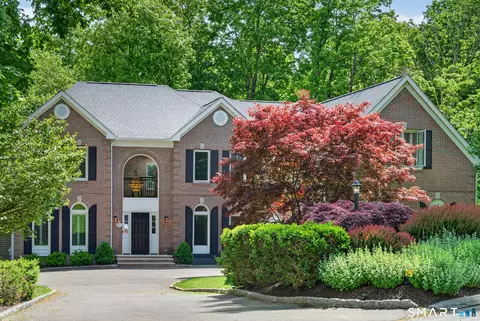 29 Greenleaf Farms Rd, Newtown, CT 06470