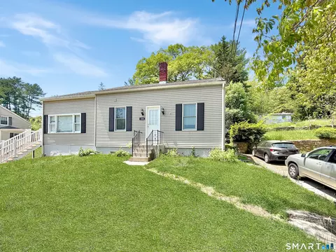 158 Church St, Thompson, CT 06277