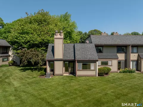 85 Viscount Dr #2F, Milford, CT 06460