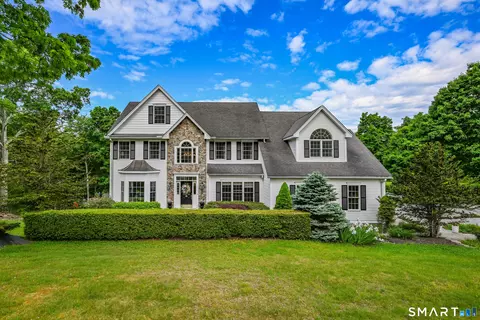 61 Silver Brook Ln, Woodbury, CT 06798
