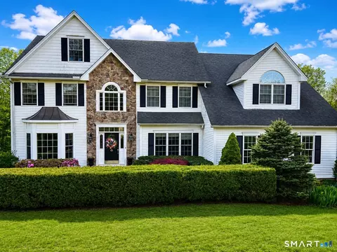 61 Silver Brook Ln, Woodbury, CT 06798