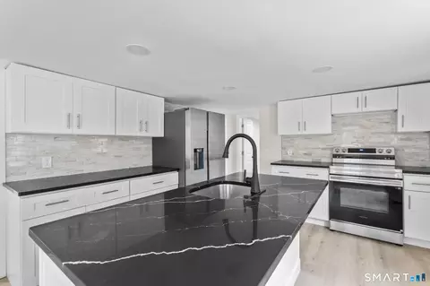 23 Dominican Rd, Branford, CT 06405