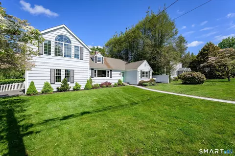 43 Green Knolls Ln, Fairfield, CT 06824