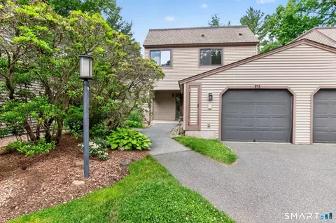 12 Sycamore Ln #12, Avon, CT 06001