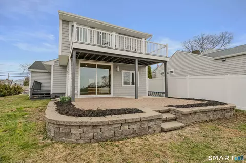 1092 Ocean Ave, New London, CT 06320