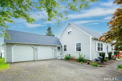 17 Willard St, Old Saybrook, CT 06475