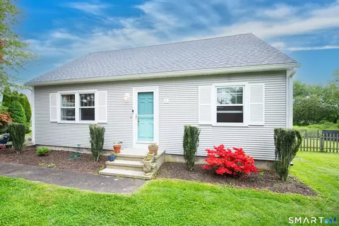 17 Willard St, Old Saybrook, CT 06475