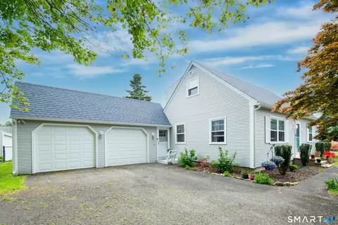 17 Willard St, Old Saybrook, CT 06475
