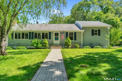 13 Foxcroft Rd, Niantic, CT 06357