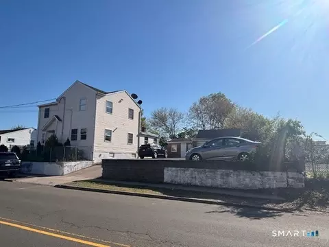 Exterior - 142 Front Ave, West Haven, CT 06516 photo 2 of 7