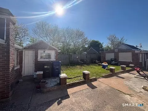 Exterior - 142 Front Ave, West Haven, CT 06516 photo 6 of 7
