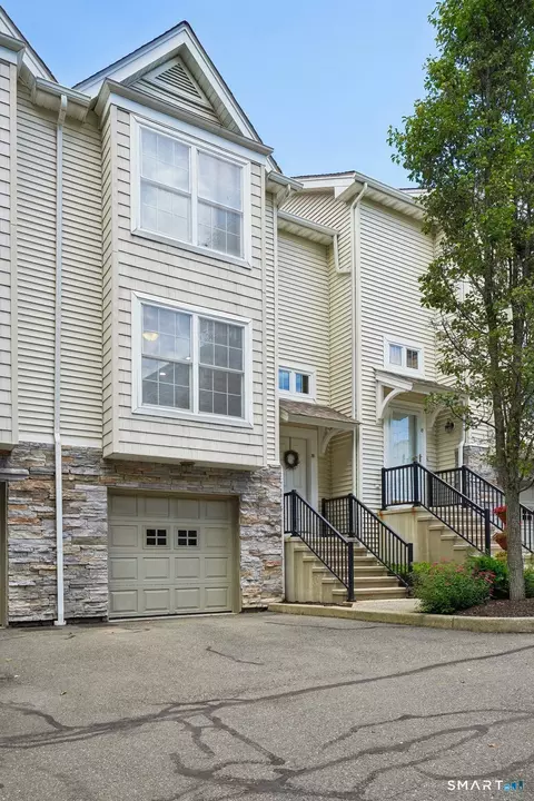 32 Crows Nest Ln #28, Danbury, CT 06810