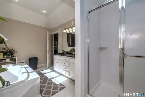 Bath - 91 Cranbury Dr, Trumbull, CT 06611 photo 2 of 3