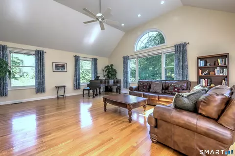 Living - 91 Cranbury Dr, Trumbull, CT 06611 photo 4 of 5
