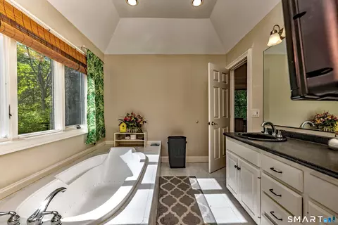 Bath - 91 Cranbury Dr, Trumbull, CT 06611 photo 3 of 3