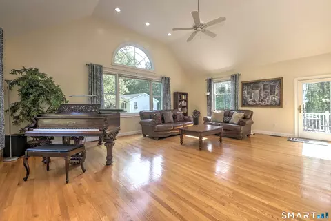 Living - 91 Cranbury Dr, Trumbull, CT 06611 photo 3 of 5
