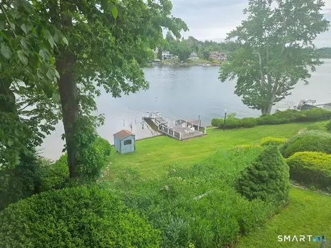 68 Arrowhead Rd, Brookfield, CT 06804