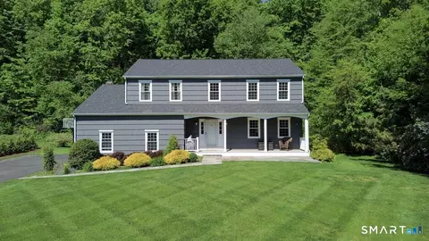 37 Vintage Rd, Trumbull, CT 06611