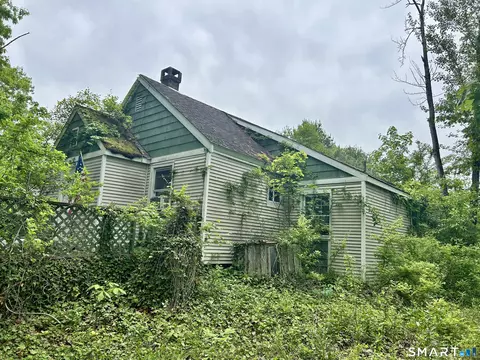 5 Village Ln, Amston, CT 06231