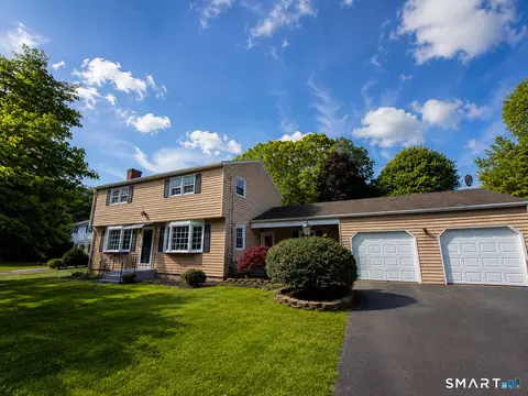 31 Piper Ln, East Hartford, CT 06118