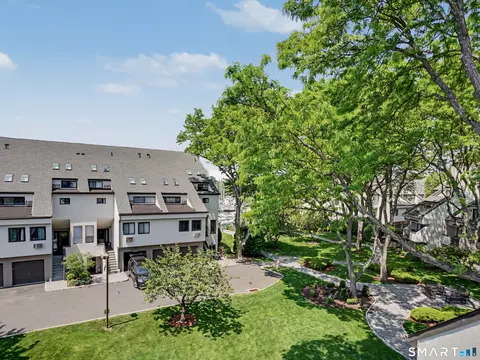 89 Harbor Dr #206, Stamford, CT 06902