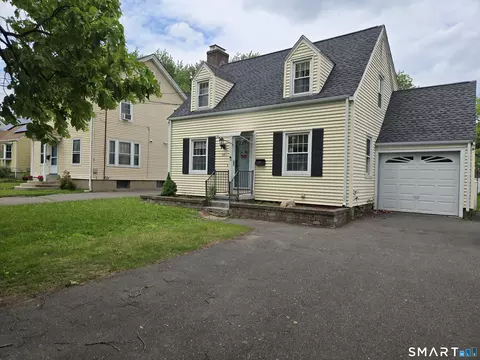 118 Saint Charles St, West Hartford, CT 06119