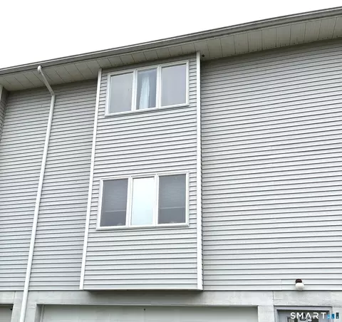 45 Atlantic St #E, New Britain, CT 06053