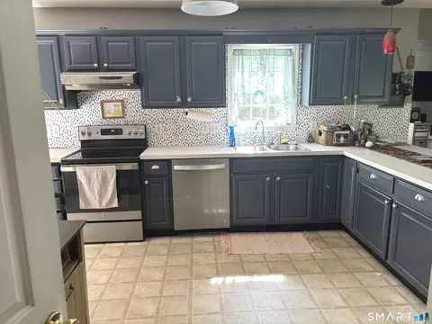 Kitchen - 871 Brook Rd, Hampton, CT 06247 photo 1 of 2