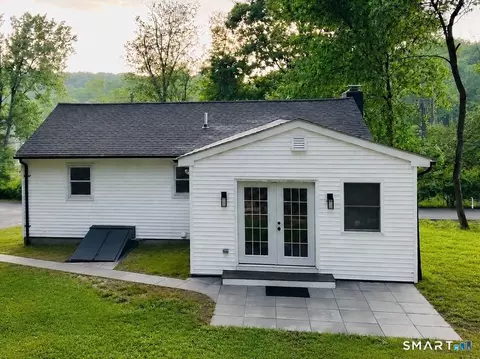 Exterior - 8 Rustic Rd, Ridgefield, CT 06877 photo 2 of 3