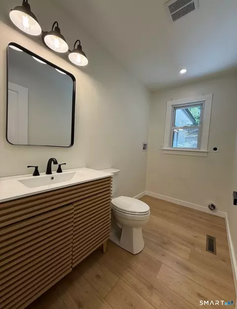Bath - 8 Rustic Rd, Ridgefield, CT 06877 photo 3 of 3