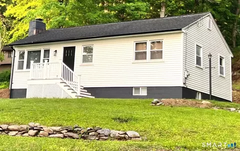 Exterior - 8 Rustic Rd, Ridgefield, CT 06877 photo 3 of 3